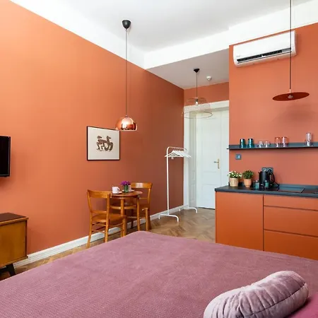 Barbacan - Old Town - By Upstairs Daire Krakow