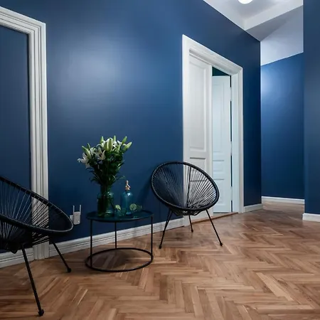 Barbacan - Old Town - By Upstairs *