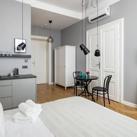 Barbacan - Old Town - By Upstairs * Cracovie