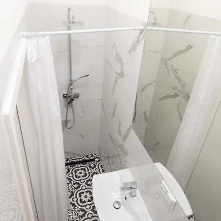 Apartment Barbacan - Old Town - By Upstairs