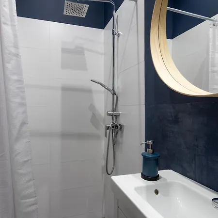 Barbacan - Old Town - By Upstairs Apartment Krakow